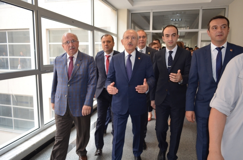 Kılıçdaroğlu tren kazasında yaralananları ziyaret etti