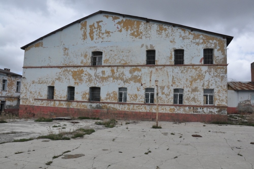 Türkiye'de Stalin’in kayınpederinin de kaldığı cezaevi harabeye döndü