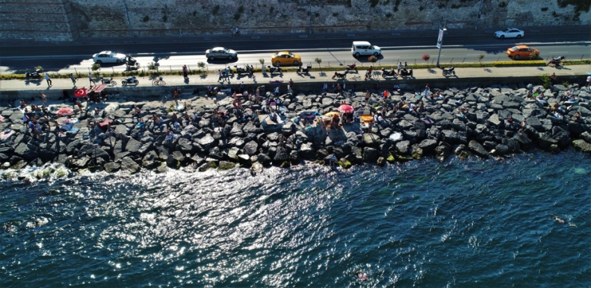 Sarayburnu sahiline insan akını