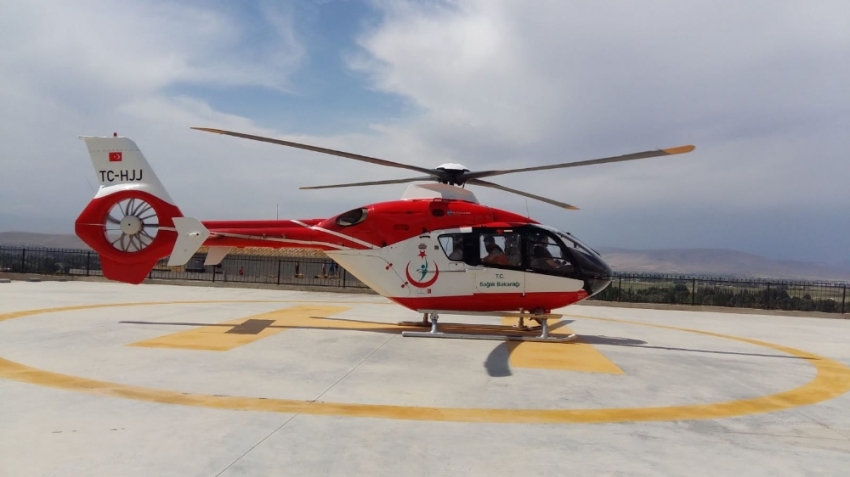 Yaralı işçi helikopter ambulansla hastaneye yetiştirildi