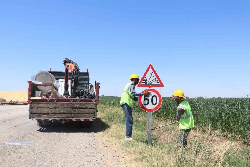 Trafik levhaları yenilendi