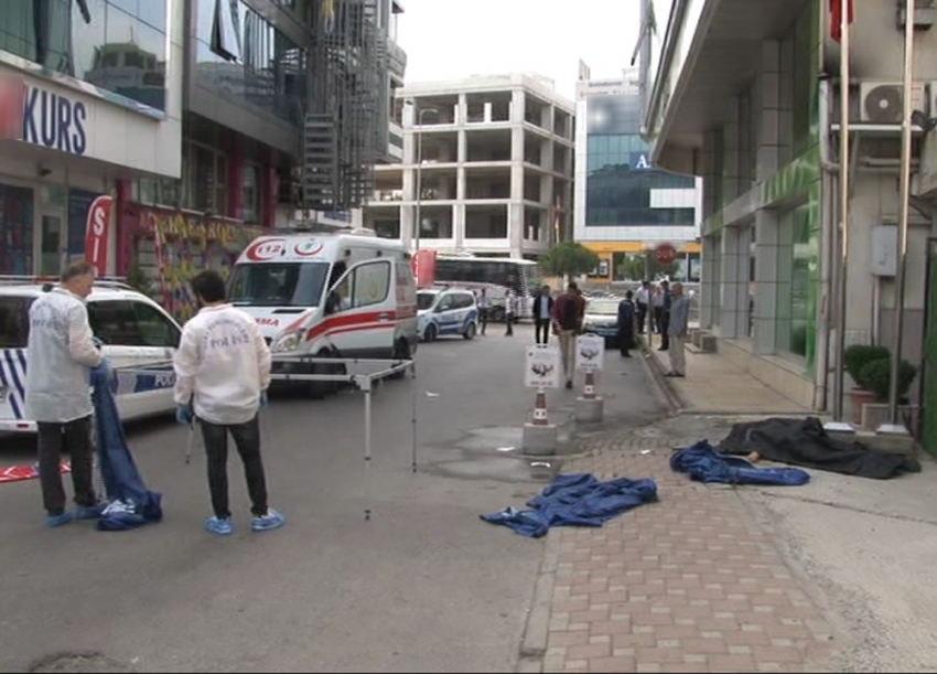 Polis ve astsubay sokak ortasında çatıştı: 1 ölü, 2 yaralı