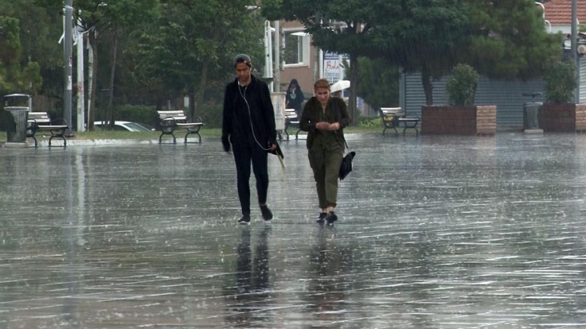 İstanbul’da şiddetli yağış akşam saatlerinde etkisini kaybedecek