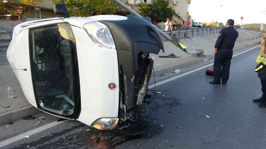  Yan yatan aracın sürücüsü kazayı yara almadan atlattı