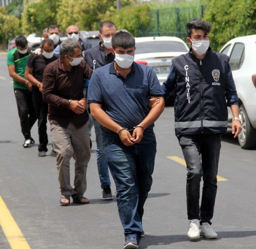 Mahallede pompalı tüfekle 9 kişiyi yaralayan 3 zanlı tutuklandı