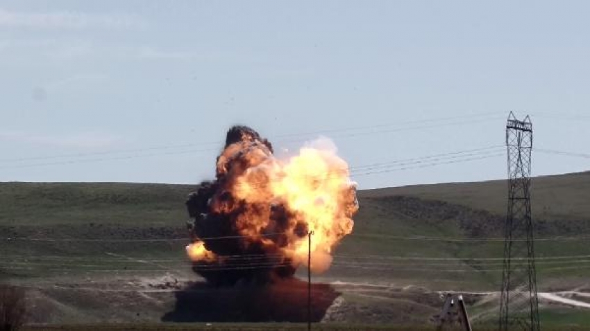 Erciş'te bomba yüklü kamyonet imha edildi 