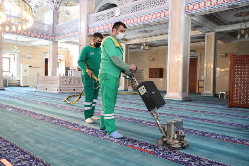 Camiler gül suyuyla yıkandı