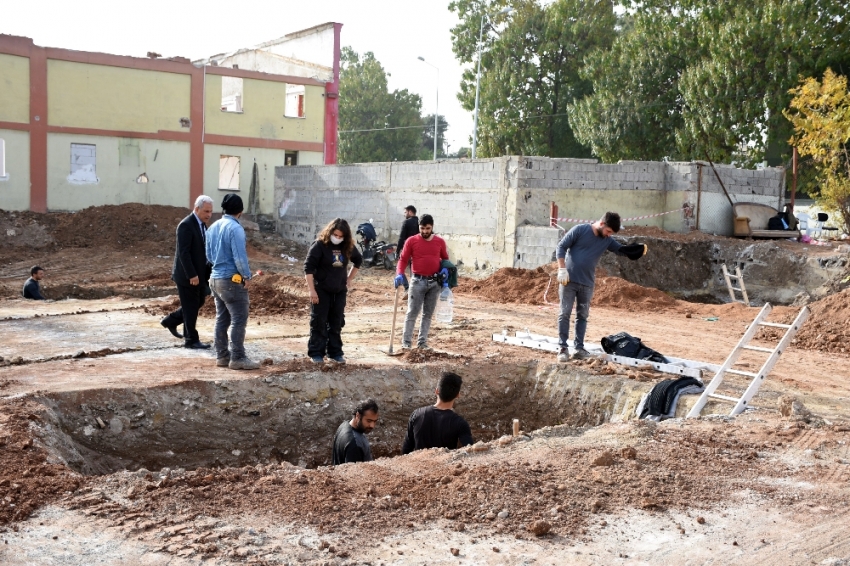 Tarsus'ta kazı çalışmalarında lahit bulundu