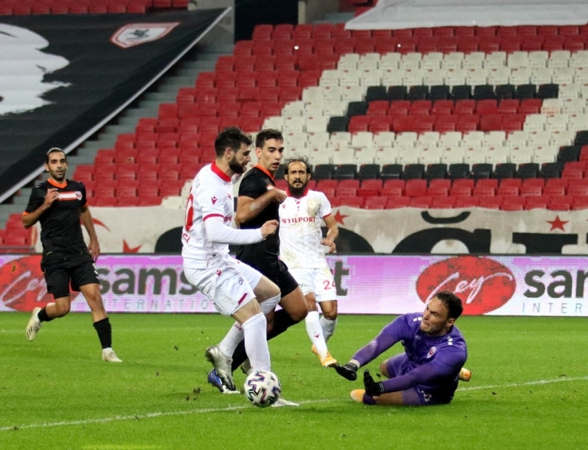 Samsunspor evinde galip