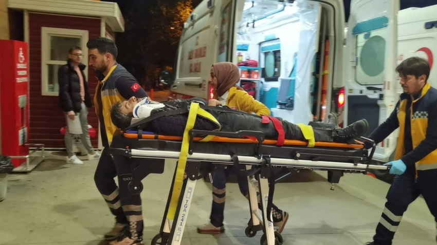 Bursa’da otomobil ile hafif ticari araç çarpıştı: 4 yaralı