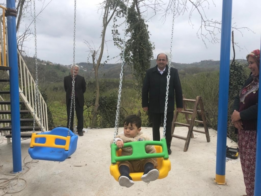 Muhtarın söktüğü park yeniden yapıldı