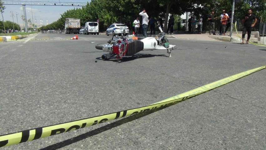 Tıra çarpan motosikletin sürücüsü öldü