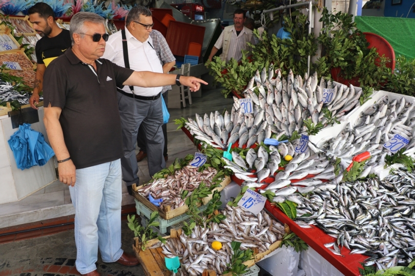 Balık tezgahları hareketlendi, hamsi düşüyor