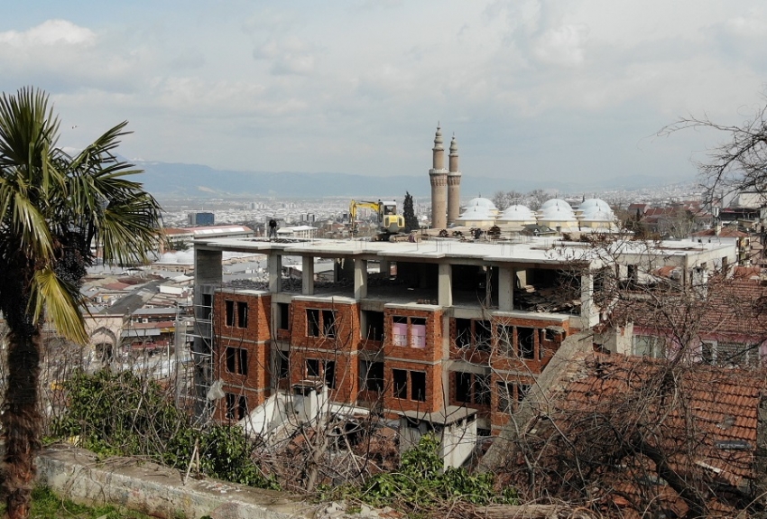 Bursa'nın siluetini bozan bina yıkılıyor