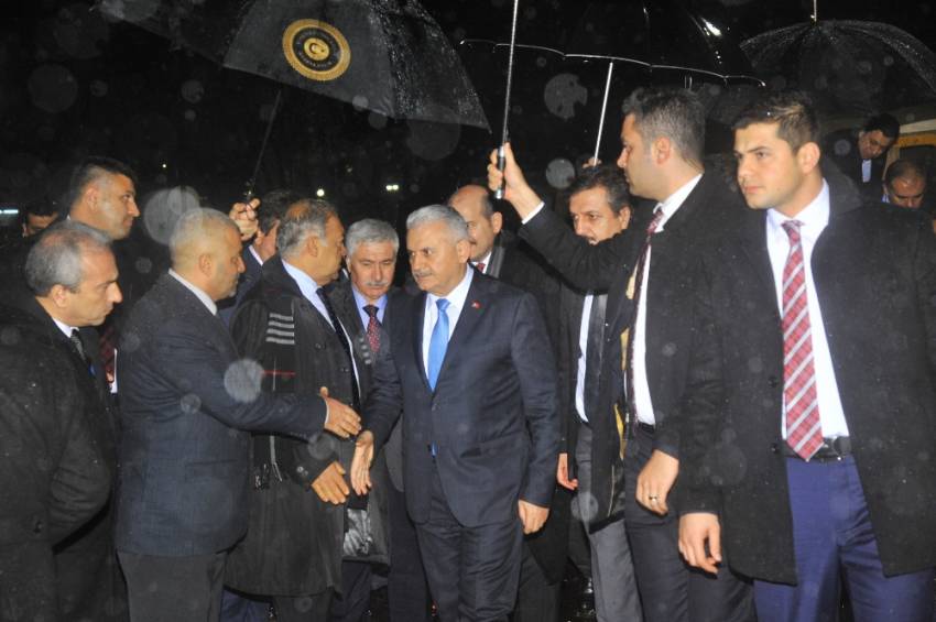 Başbakan Yıldırım’dan yaralılara ziyaret