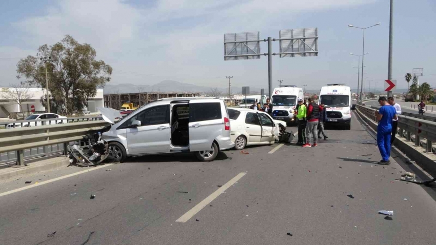 Kararsız sürücü karayolunu savaş alanına çevirdi: 2 yaralı