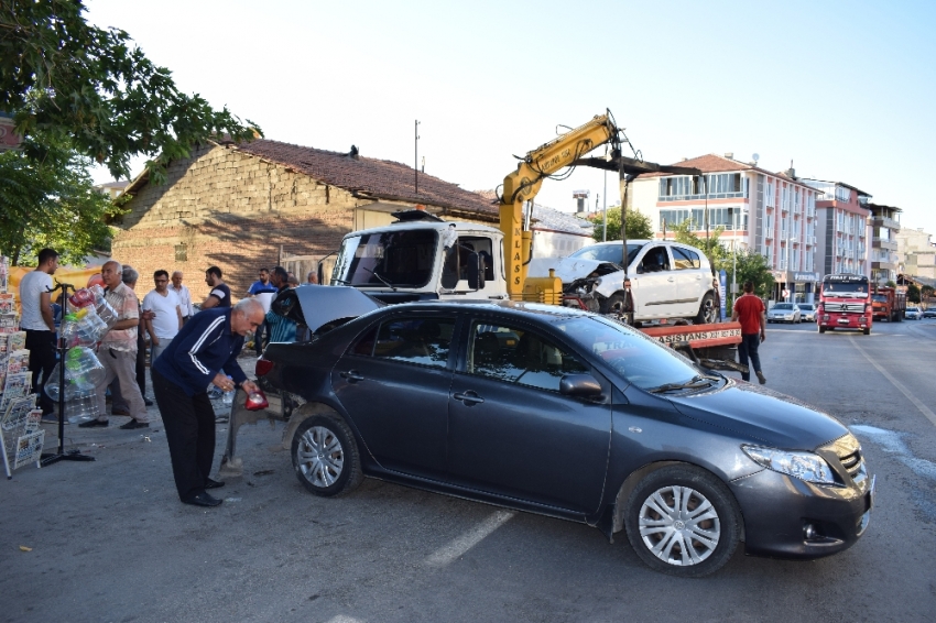 Çarptığı şahsı sürükledi, aracını bırakıp kaçtı