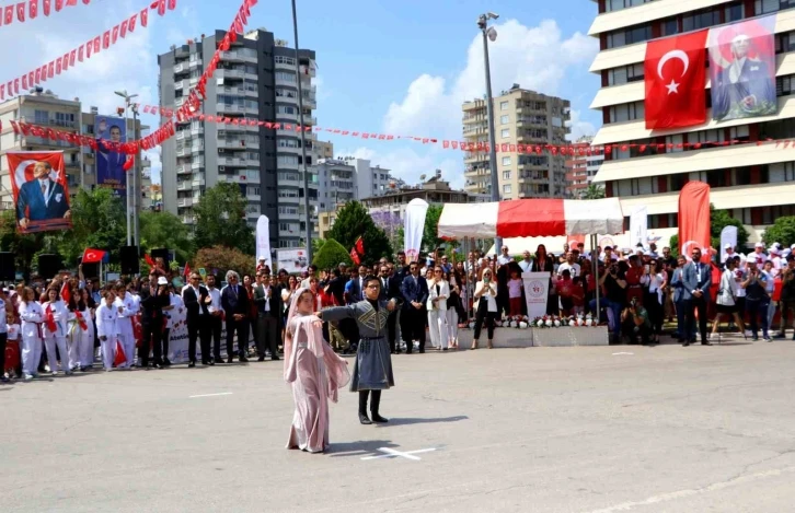 Adana’da 19 Mayıs Atatürk’ü Anma, Gençlik ve Spor Bayramı coşkusu
