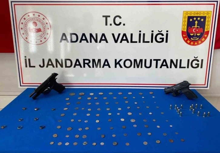 Adana’da 8’i gümüş yüzük 104 adet tarihi eser ele geçirildi
