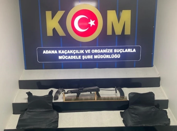 Adana’da polis evde uzun namlulu silah ve çelik yelek ele geçirdi
