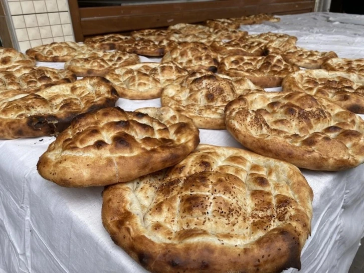 Adana’da Ramazan pidesi 16 liradan satılacak
