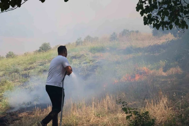 Adana’daki orman yangını evlere sıçradı, 8 ev zarar gördü

