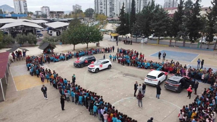 Adanalı öğrenciler Yerli Malı Haftasında Togg’u inceledi
