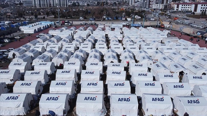 Adıyaman'da atletizm pisti çadır kente dönüştürüldü