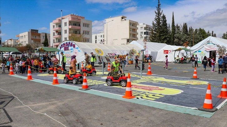 Adıyaman'da jandarma ekipleri depremzede çocuklara trafik eğitimi verdi