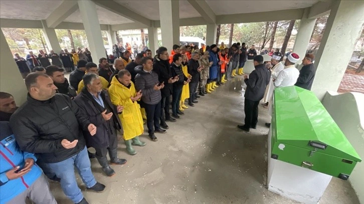 Adıyaman'da selde hayatını kaybeden anne ve kızının cenazeleri defnedildi