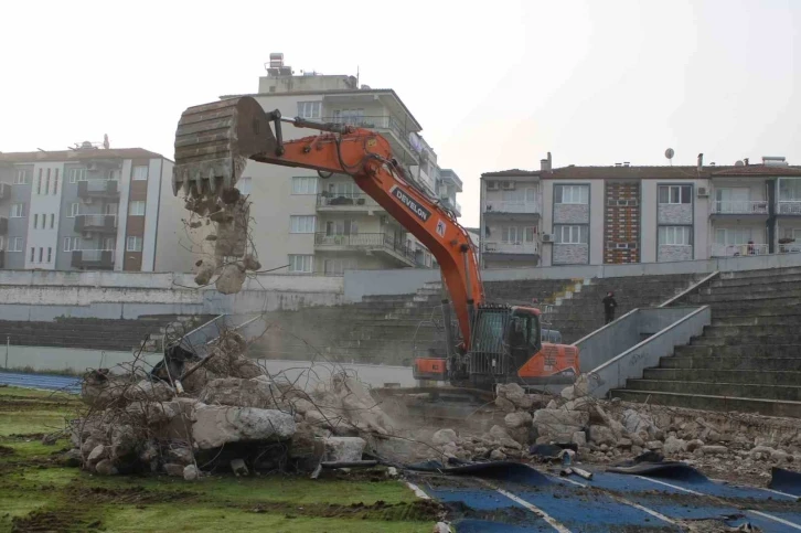 Adnan Menderes Stadyumu’nda ilk kepçe vuruldu
