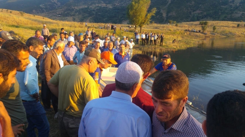 Fotoğraf çekerken sandaldan düşüp öldü