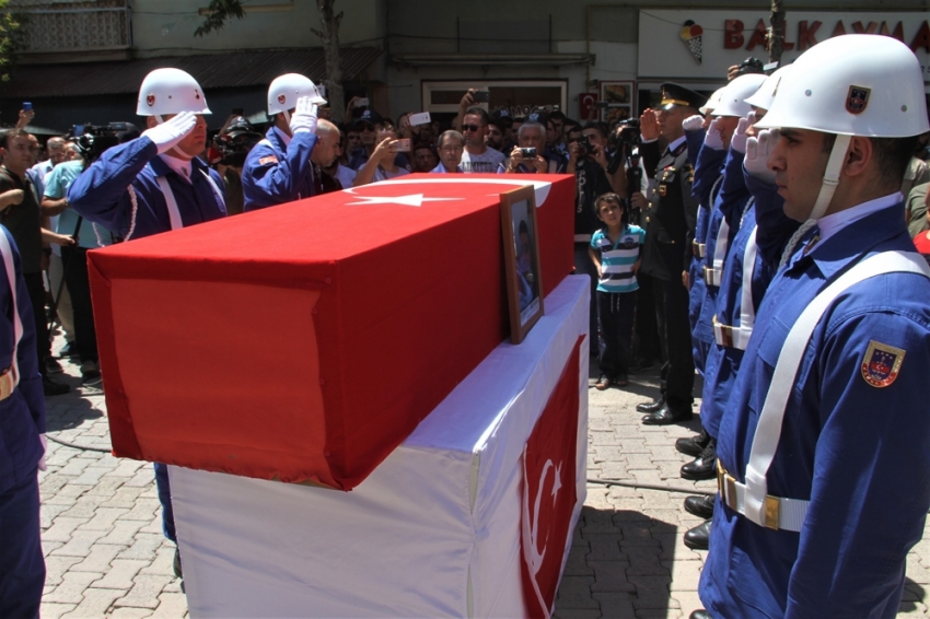 Şehit Uzman Çavuş Kıratlı’yı binlerce kişi uğurladı