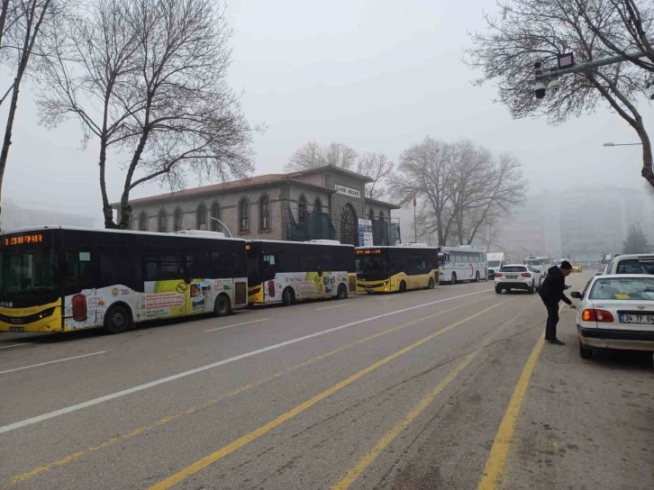 Afyonkarahisar’da sisli hava etkili oldu
