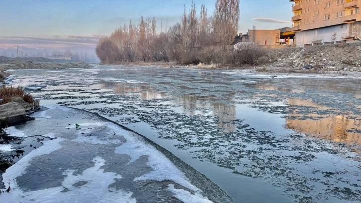 Ağrı’da hava sıcaklığı eksi 6’ya düştü
