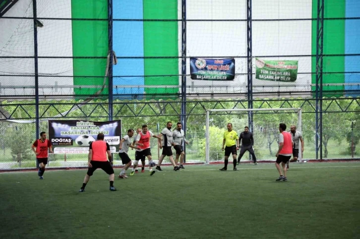 Ağrı’da "Geleneksel Öğretmenler Arası Futbol Turnuvası"
