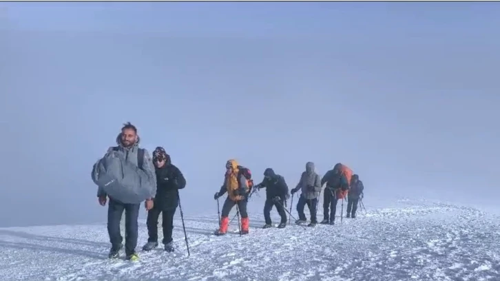 Ağrı Dağı, her mevsim dağcıların gözdesi olmaya devam ediyor
