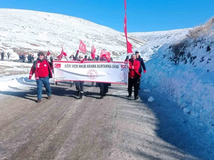 Ağrı MEB AKUB üyeleri Sarıkamış’ta şehitleri andı
