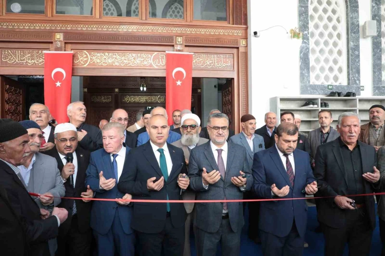 Ağrı Merkez Cami resmi olarak hizmete açıldı
