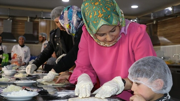 Ağrı'nın köylerinde yaşayan çocuklar, bir günlerini üniversitelilerle geçirdi