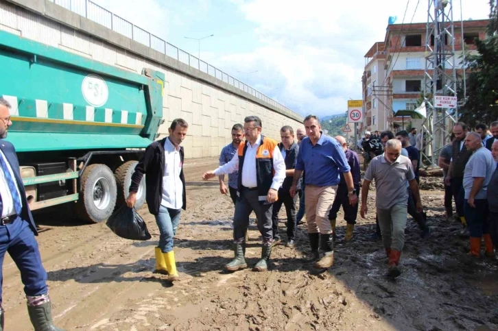 Ahmet Metin Genç: “162 kilogram yağışın bir saatte düşmesi insanı bazen çaresiz de bırakıyor”
