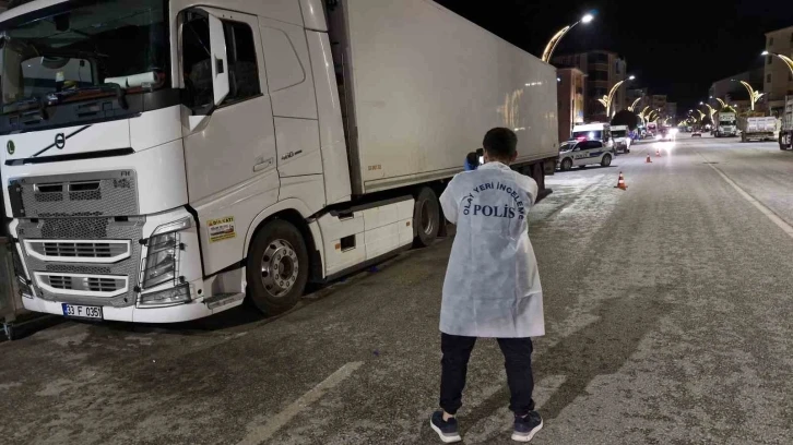 Ailesinin haber alamadığı genç, park halindeki tırda ölü bulundu