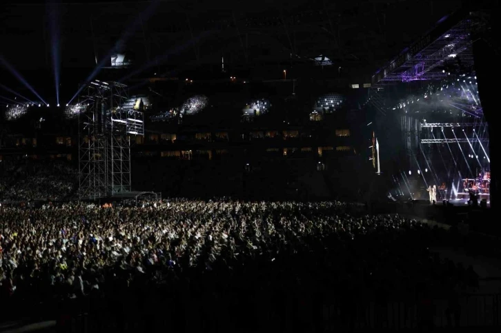 Ajda Pekkan’ın stadyum konseri: 40 bin kişi şarkılarına eşlik etti
