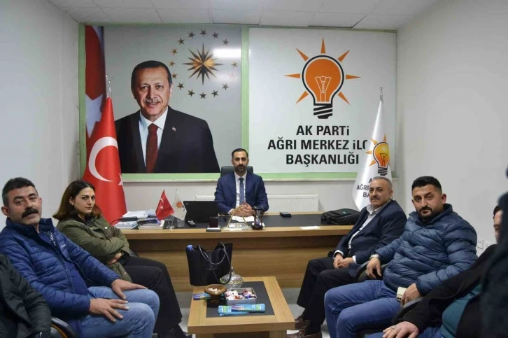 AK Parti, Ağrı’da &quot;Çaya Bekleriz&quot; diyerek vatandaşlarla buluşuyor
