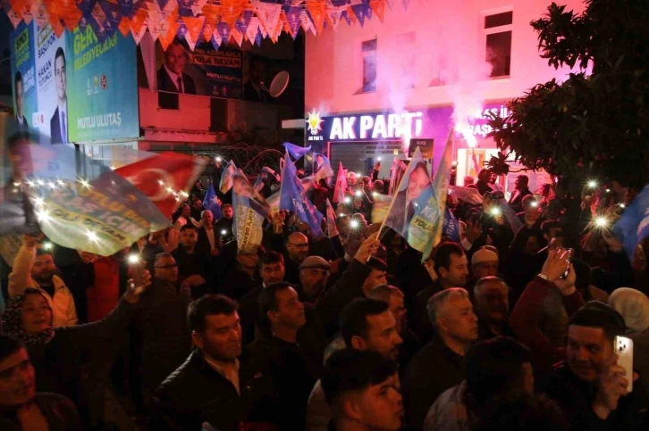 AK Parti Kaş Belediye Başkan adayı Mutlu Ulutaş törenle karşılandı
