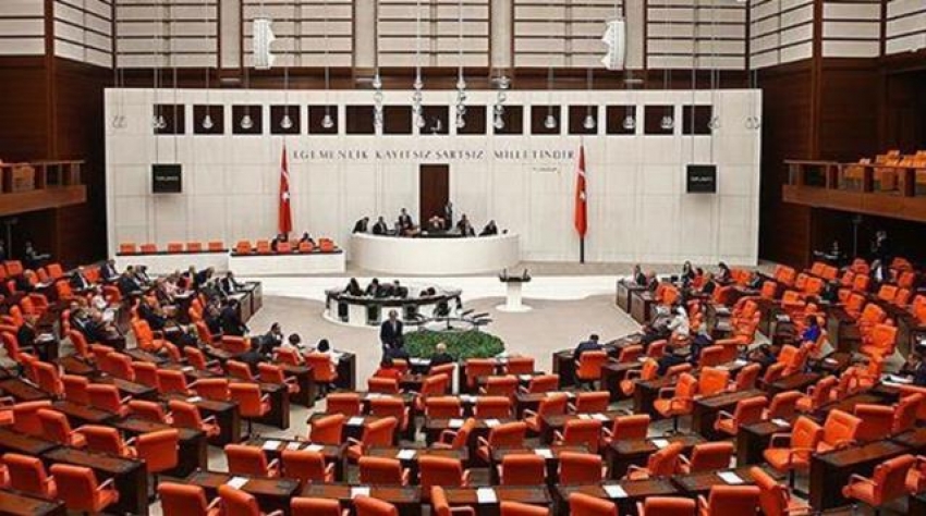 15 yaşından küçük çocuğu olan kadın hükümlülerin cezaları ertelenecek