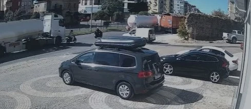 Akaryakıt tankerinin çarptığı motosikletli yaralandı
