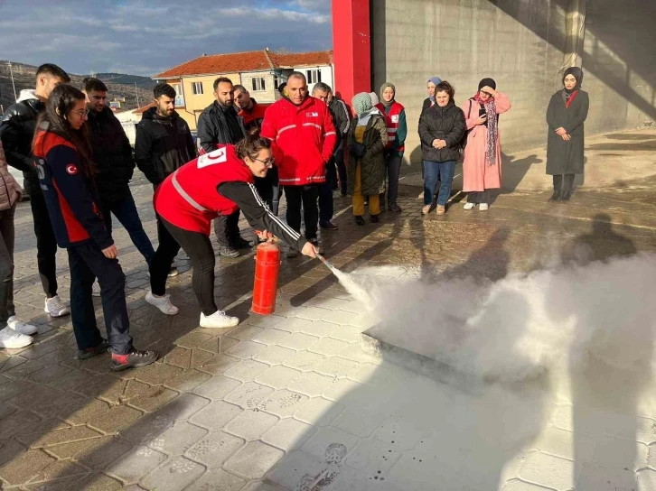 Akdağmadeni Türk Kızılay personeline hafif arama kurtarma eğitimi verildi
