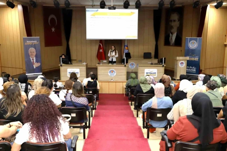 Akdeniz Belediyesi ebeveynlere ’Çocuğum Okula Hazır mı Semineri’ verdi
