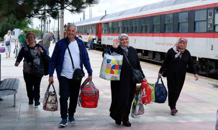 Akın akın gelen gurbetçiler, “Türkiye’yi kıskanıyorlar, Almanya da çok pahalı”
